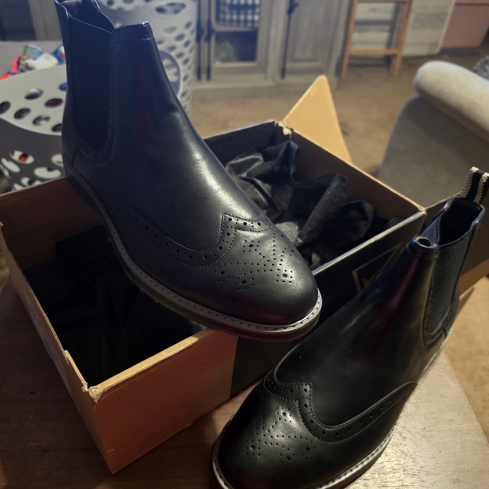 Mens Black Wingtip Chelsea Boots